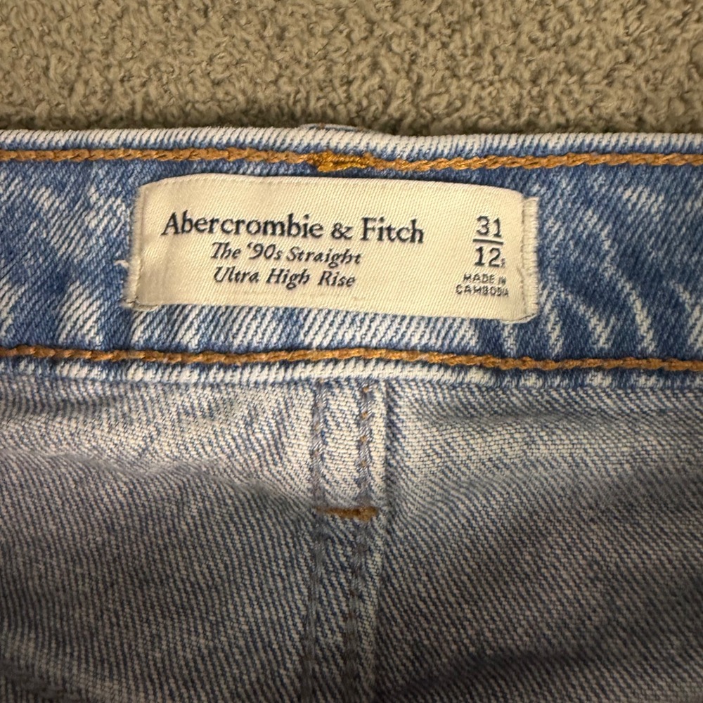 Abercrombie & Fitch The 90s Straight Ultra High Rise Jeans Light Wash 31/12 - Picture 4 of 5
